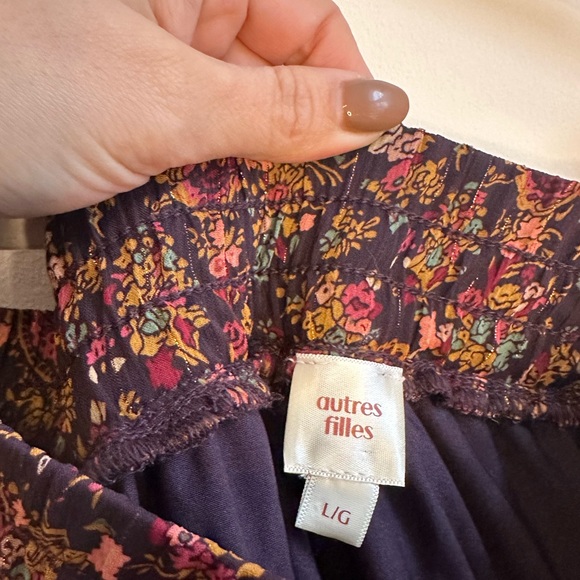 #14- Short Skirt - Picture 4 of 6